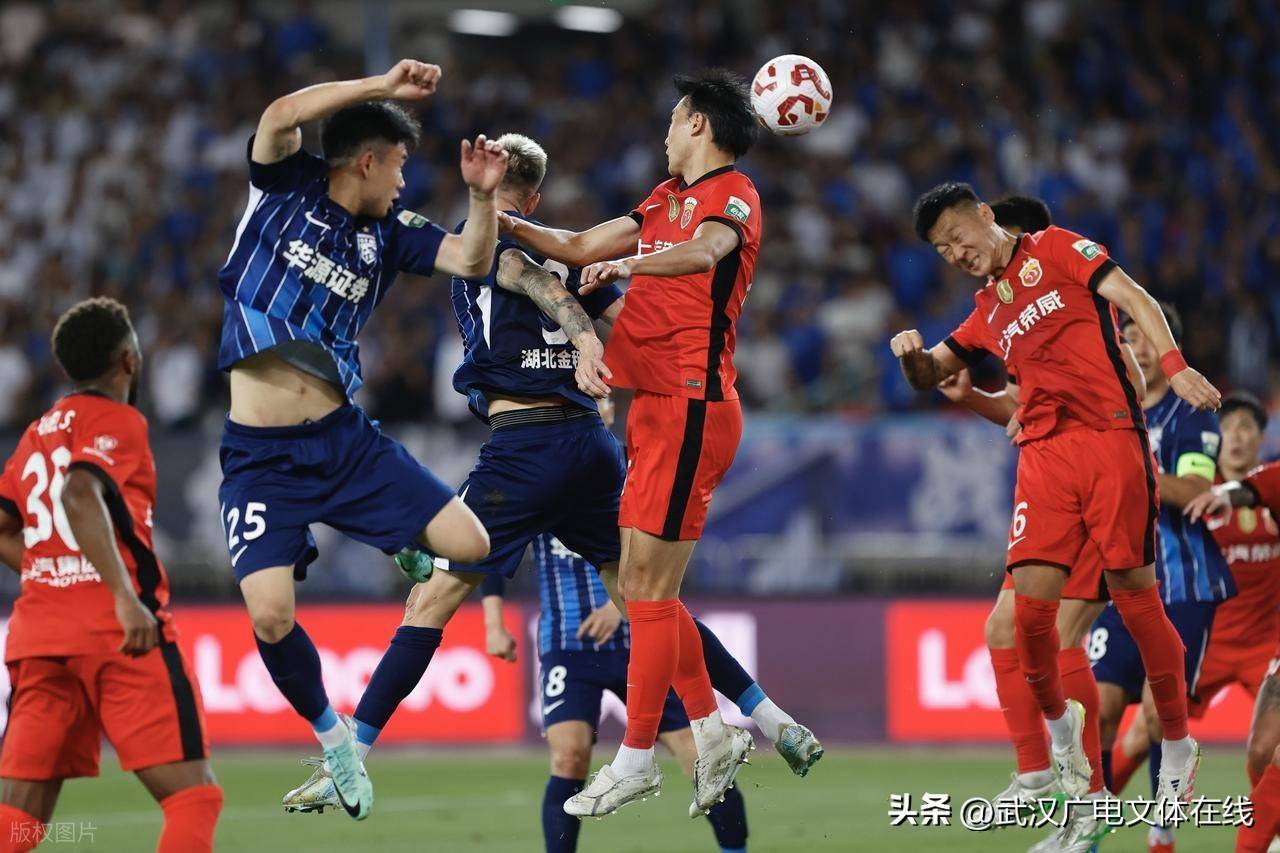 包含冲刺阶段突围战来临；武汉三镇围绕荷甲单刀错失；引发热议；细节决定成败的词条