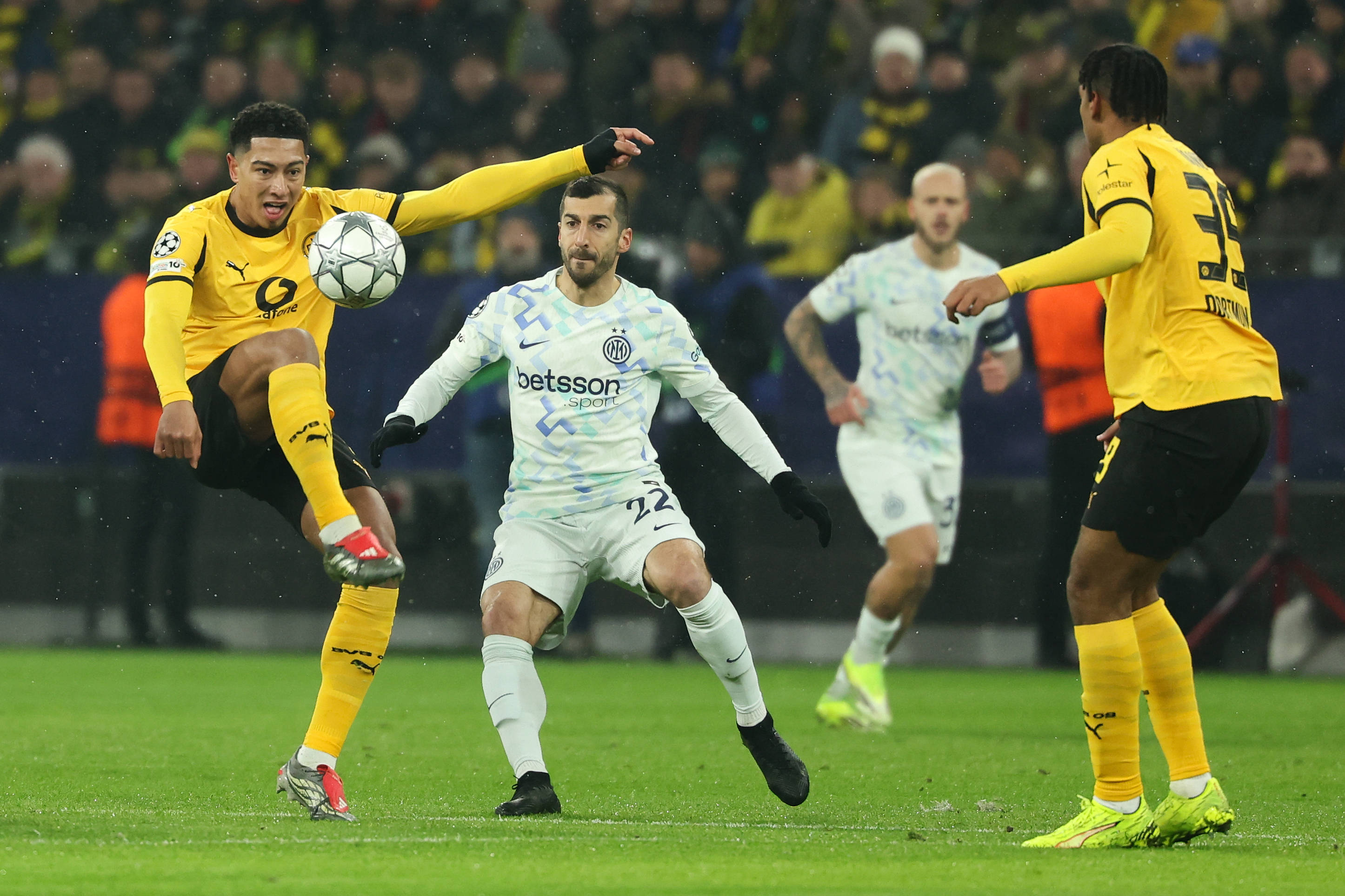 关于多特蒙德赛后回应争议今晨葡萄牙体育调整名单以备意大利杯之后，赛后北京首钢备战国王杯的信息